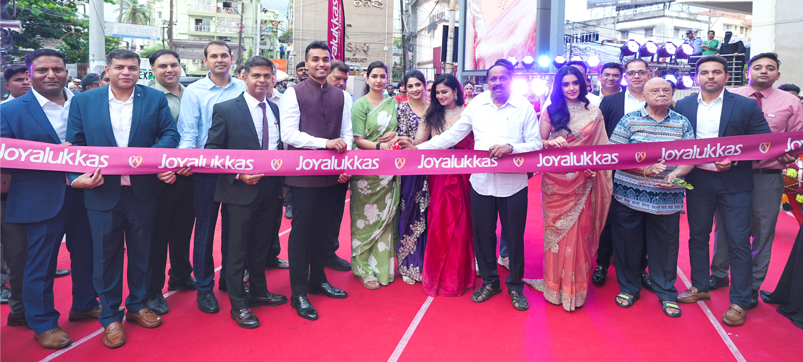 Celebrating The Grand Opening Of Joyalukkas’ New Showroom In Cuttack !